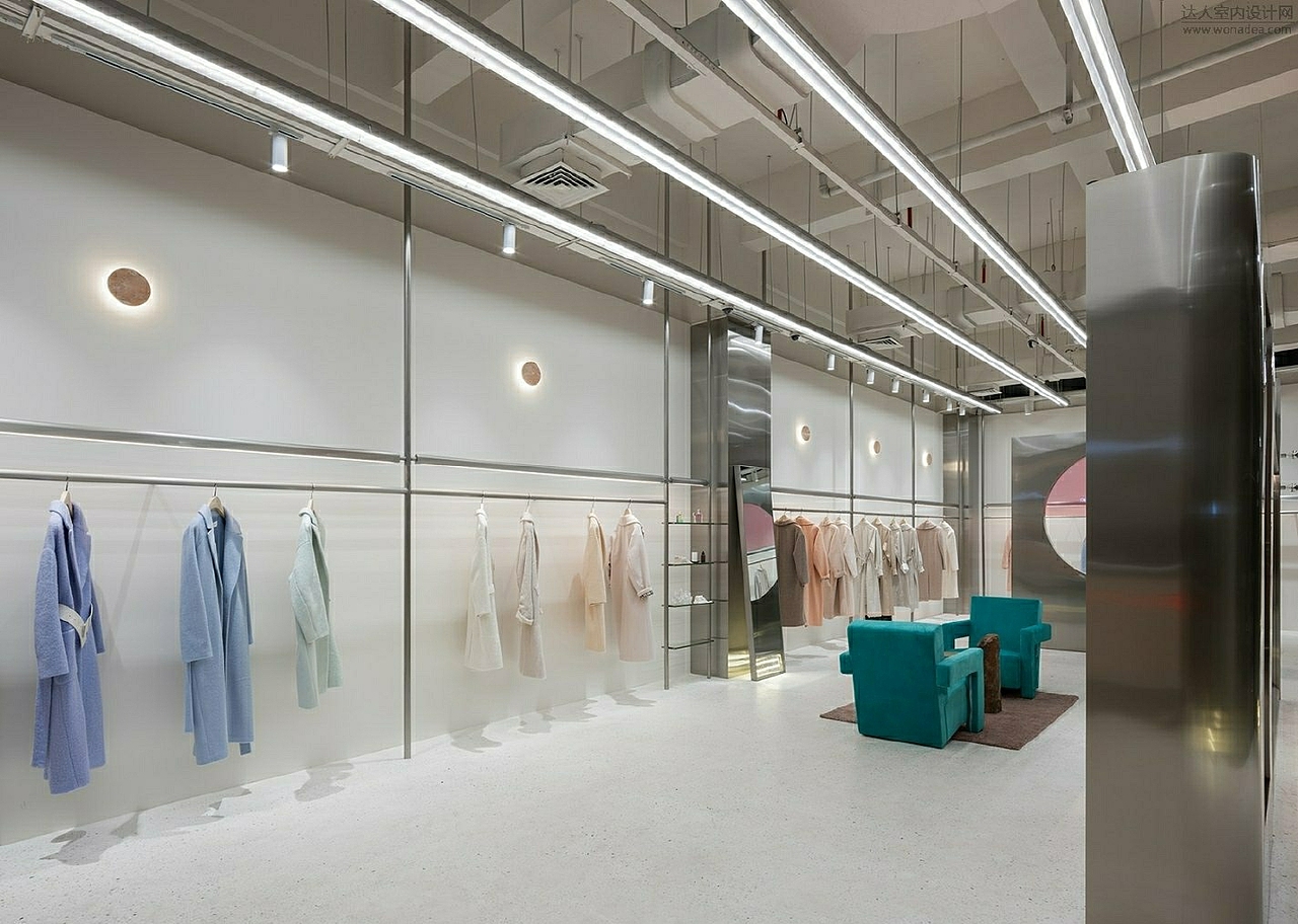 女装店-平衡未来感的一抹“温暖”