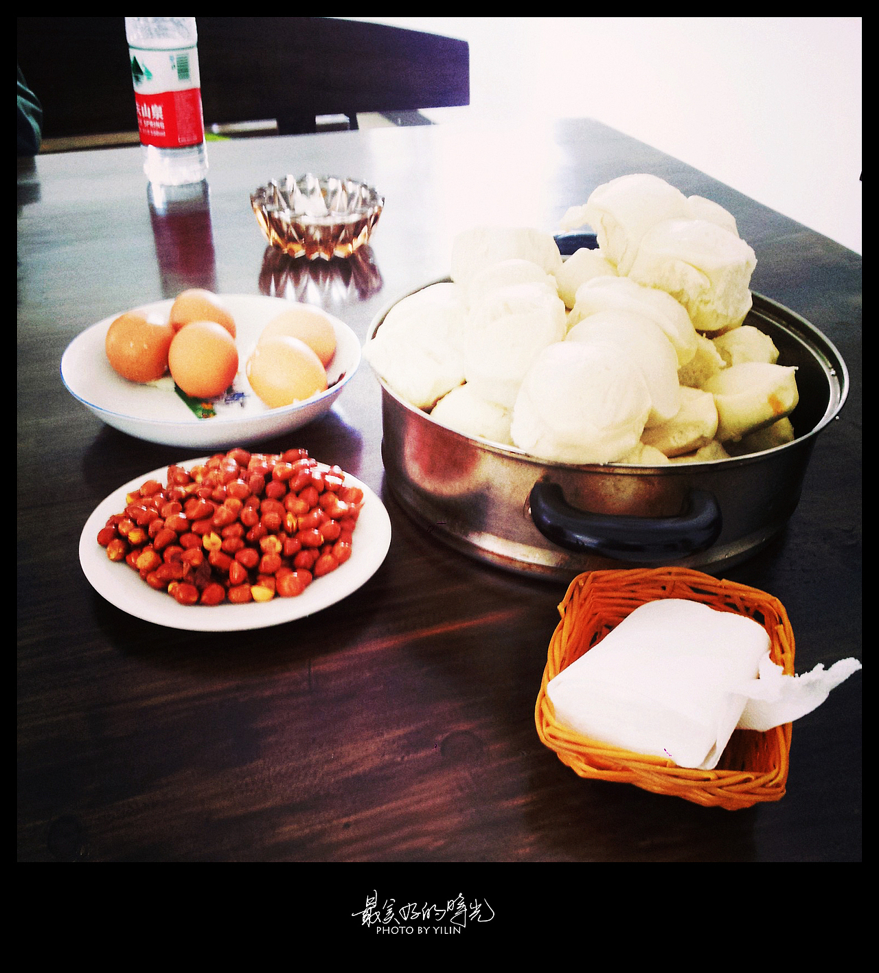 早餐吃了馒头鸡蛋，作为一个地道的北方人，出来感觉那么久没吃馒头了……