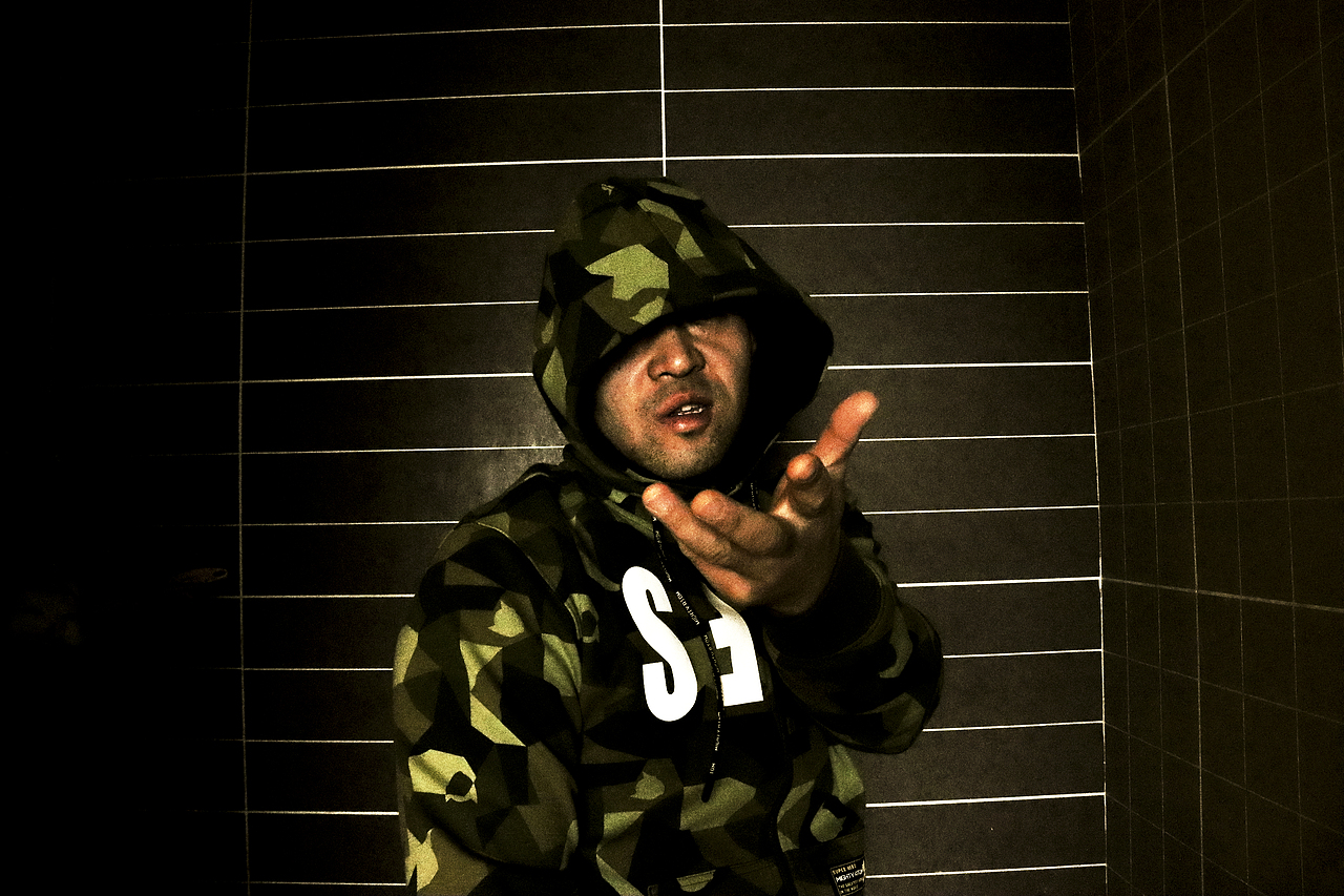 在家，就来张自拍（图ZMjk2MDg3MDIw） - 人像摄影 - 站酷设计师Z130852556原创素材 - 站酷ZCOOL