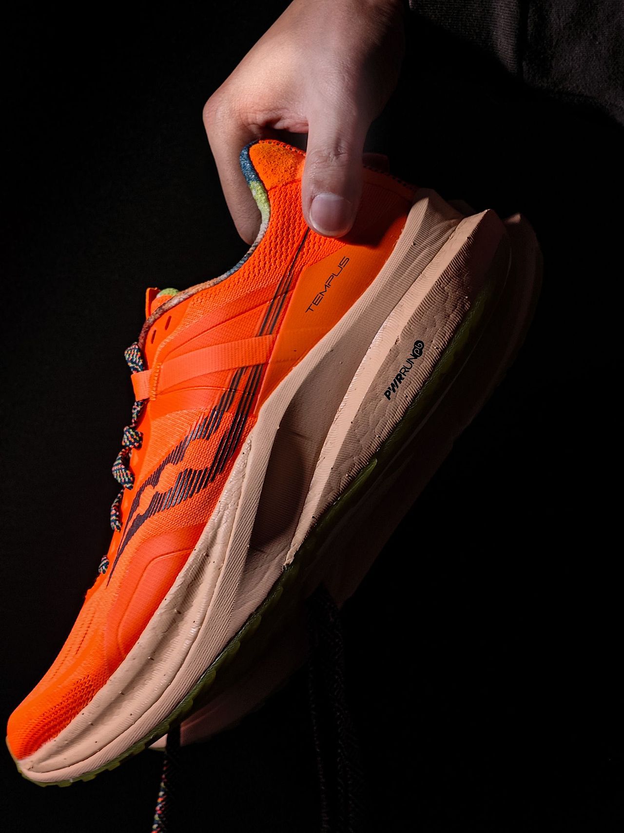 手机静物摄影练习-跑鞋（图ZMzY0NzQ3MjA4） - 产品摄影 - 站酷设计师Biiin_原创素材 - 站酷ZCOOL