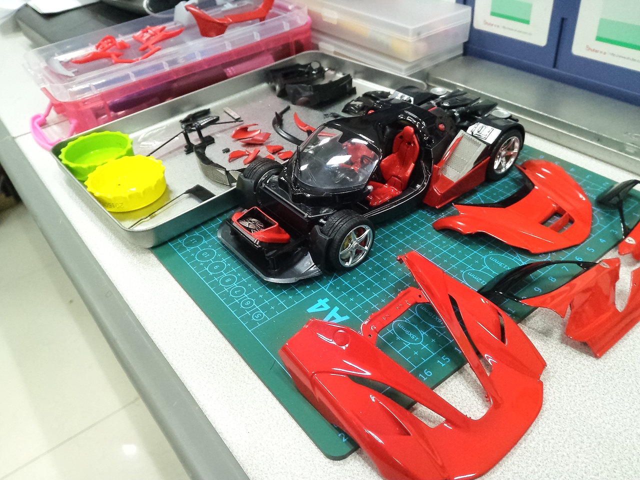 车壳喷了一遍了，还要打磨抛光一下