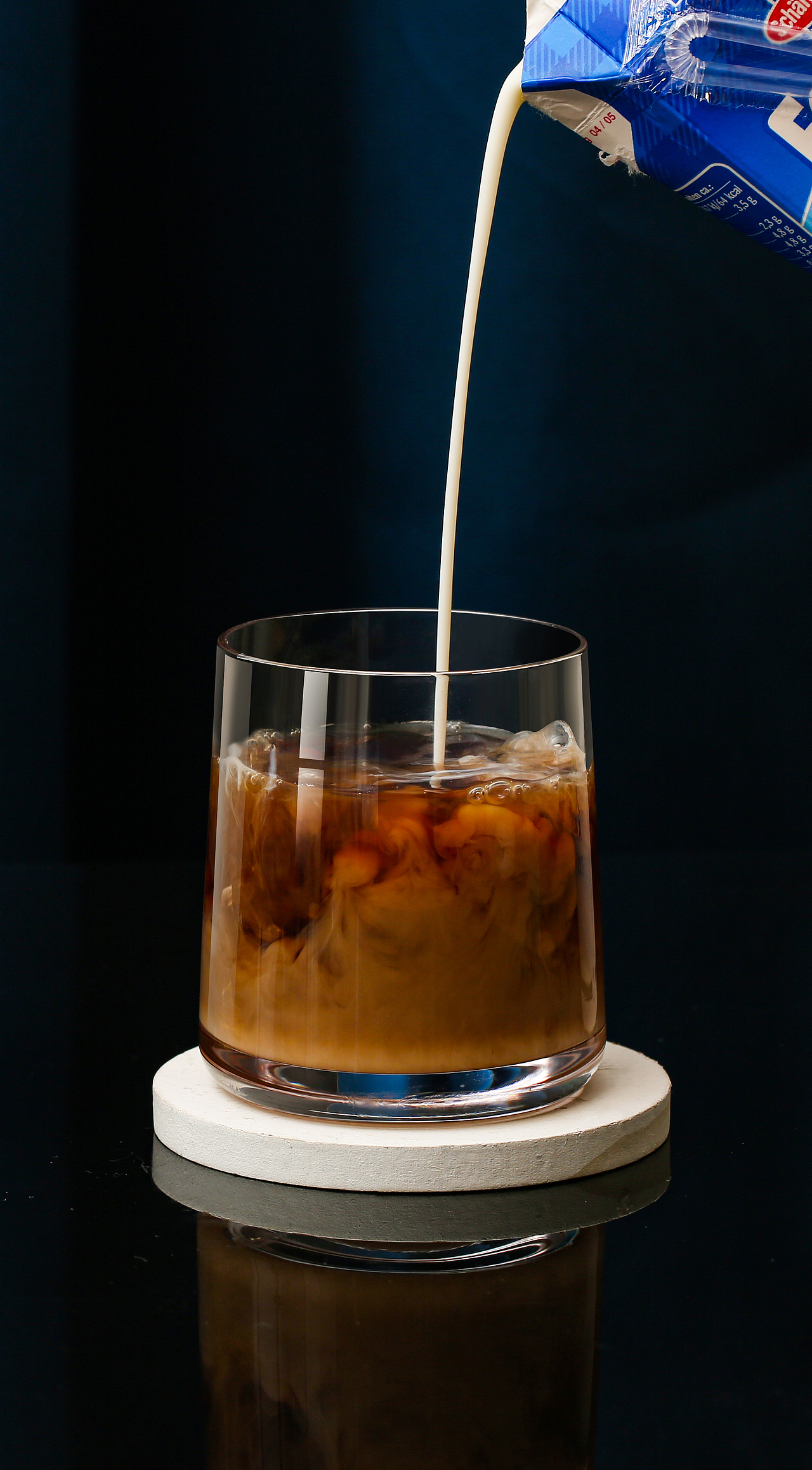 水晶杯 ins玻璃杯 威士忌酒杯 洋酒杯拍摄