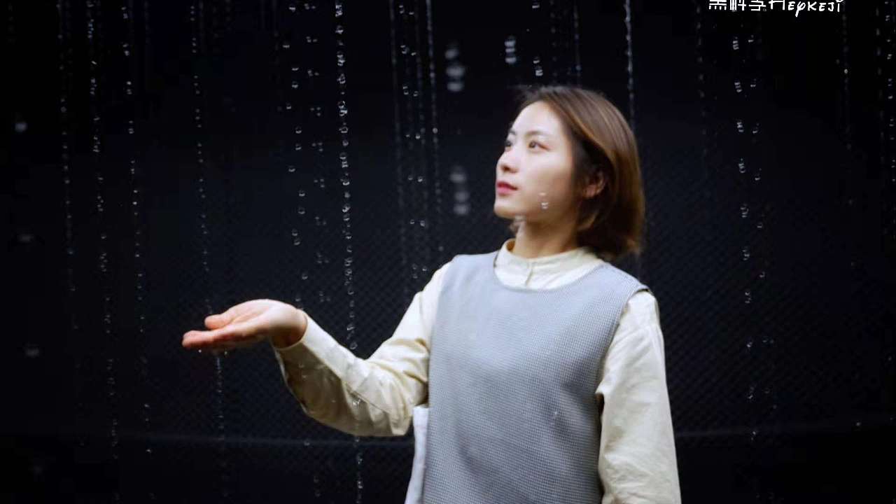 世界偶尔薄凉,内心也要繁花似锦。