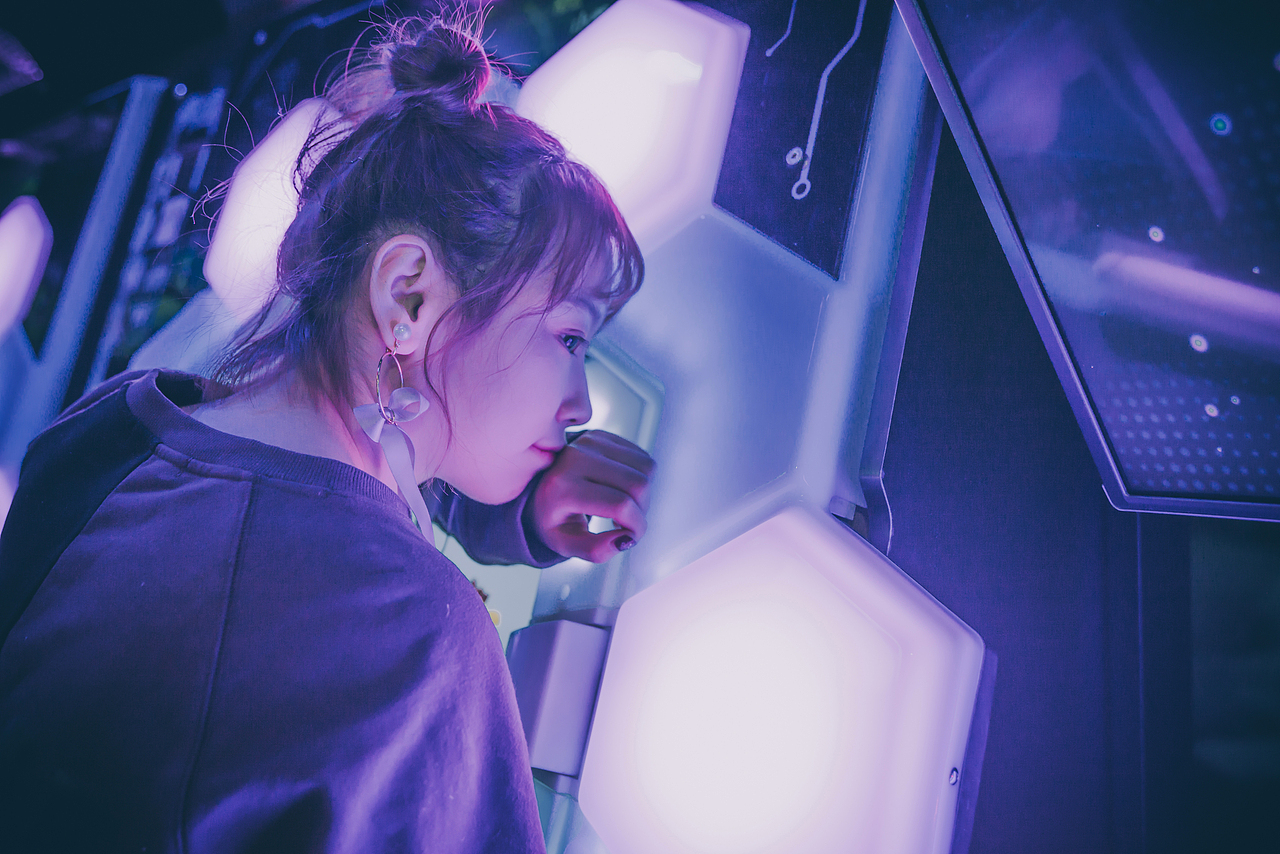 霓虹少女