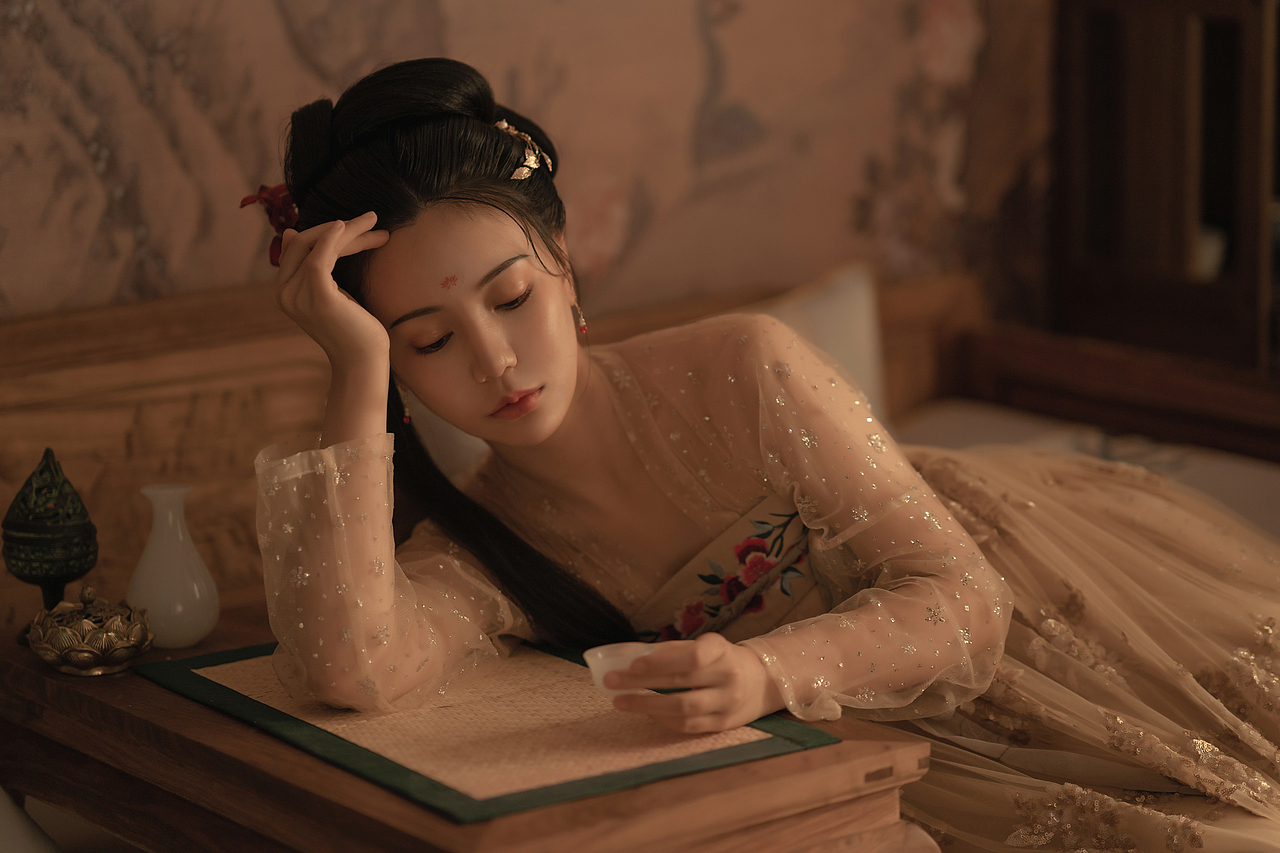 云想衣裳花想容（图ZMjE3ODI0OTEy） - 人像摄影 - 站酷设计师忱瑾子原创素材 - 站酷ZCOOL