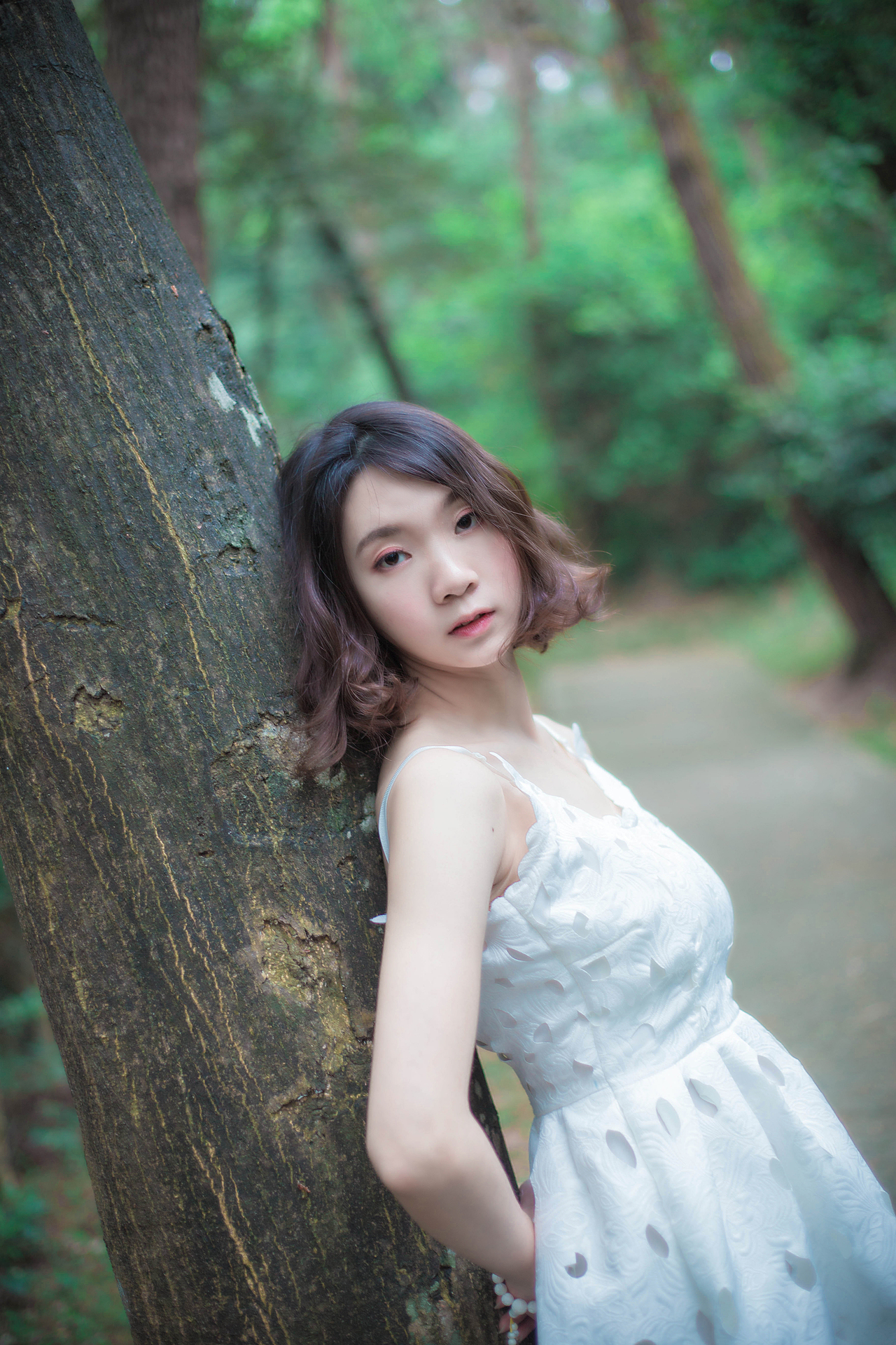 穿白裙子的小精灵（图ZNDYwMDQyNzY=） - 人像摄影 - 站酷设计师闷闷闷丁原创素材 - 站酷ZCOOL