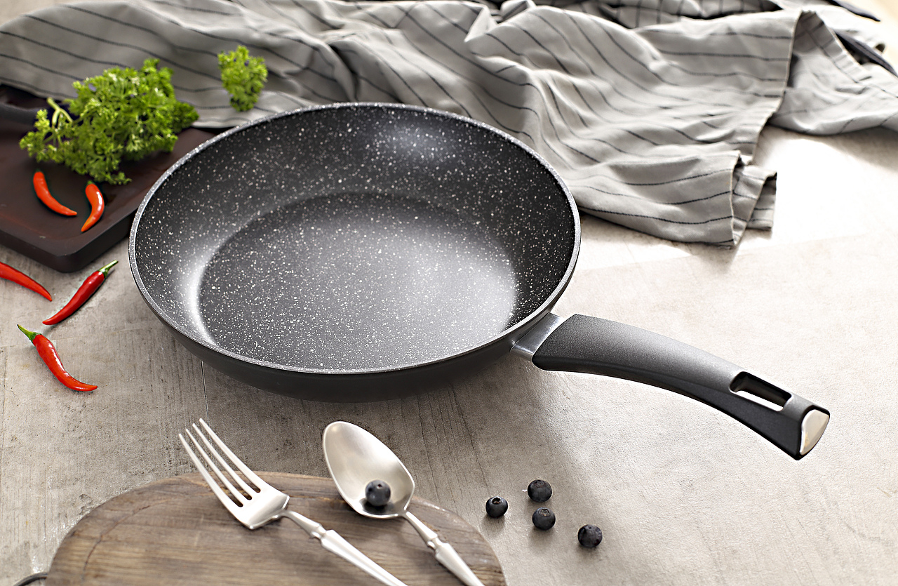 不粘煎锅（图ZMTczMzEwOTgw） - 产品摄影 - 站酷设计师易扬原创素材 - 站酷ZCOOL