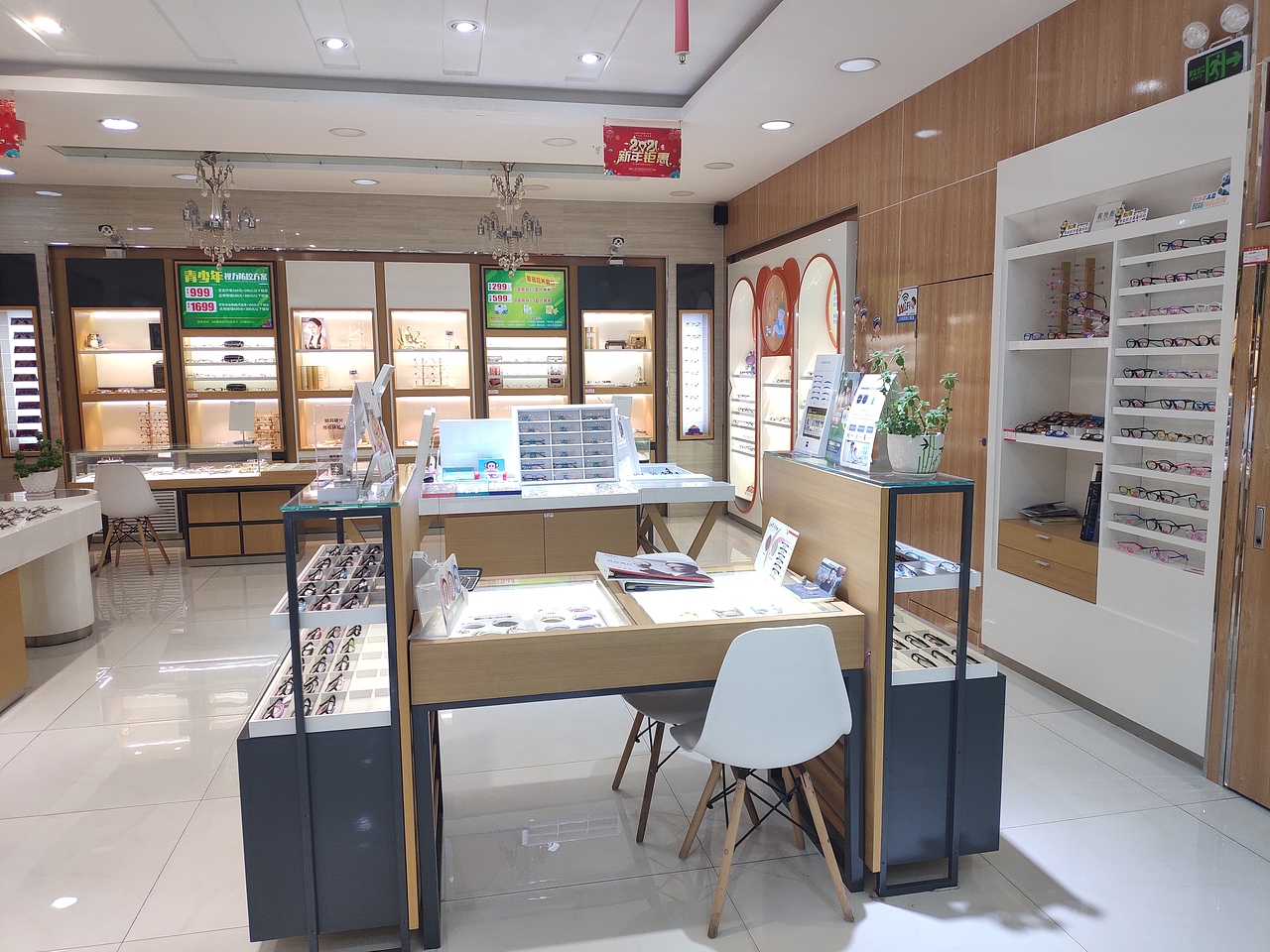 眼镜店装修出来的实体效果