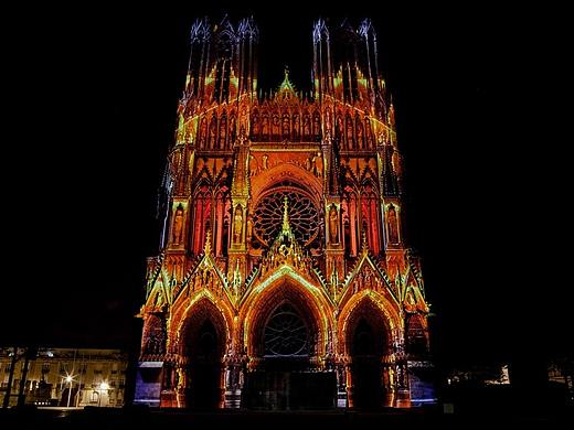 重现法国国王的加冕仪式