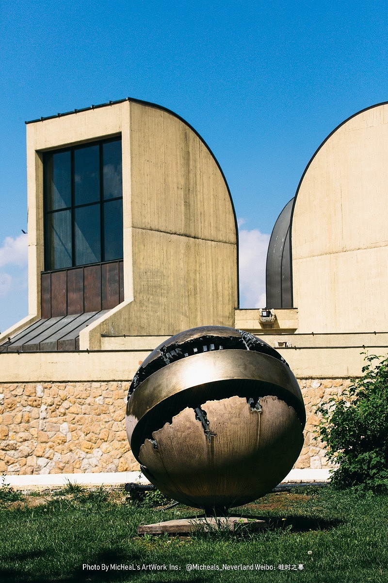 于1977年建成的德黑兰当代艺术美术馆是德黑兰最吸引我的一部分,然而