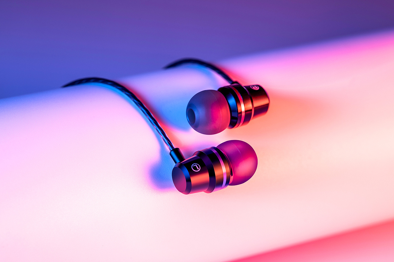 蓝牙耳机拍摄耳机创意拍摄耳机模特拍摄产品渲染