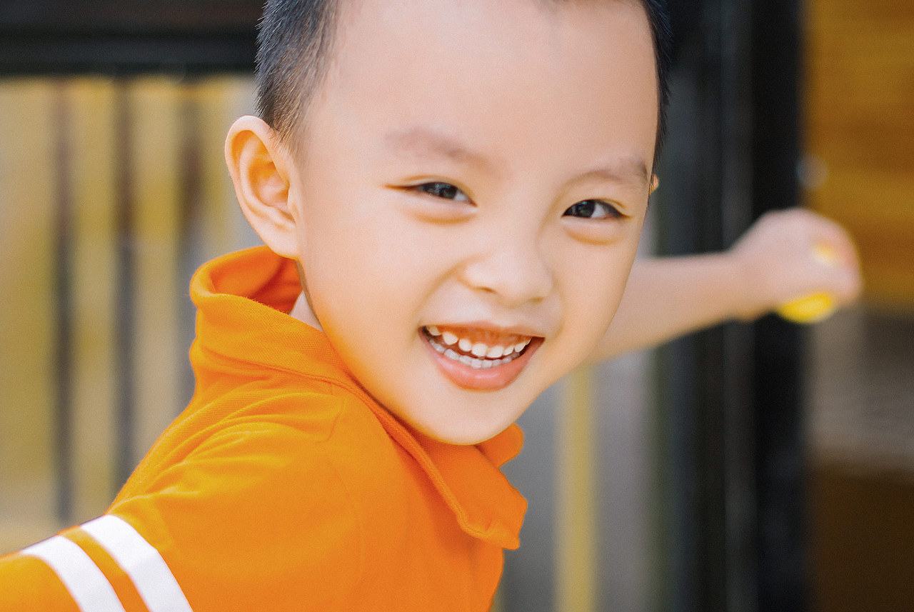 我的小鬼小鬼 逗逗你的眉眼 让你喜欢这世界