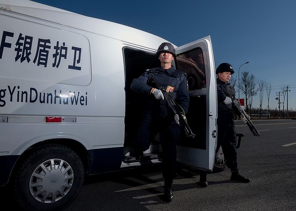 廊坊银盾护卫武装押运款箱反恐入库演习