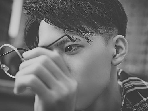 一个刚刚成年的朋友~