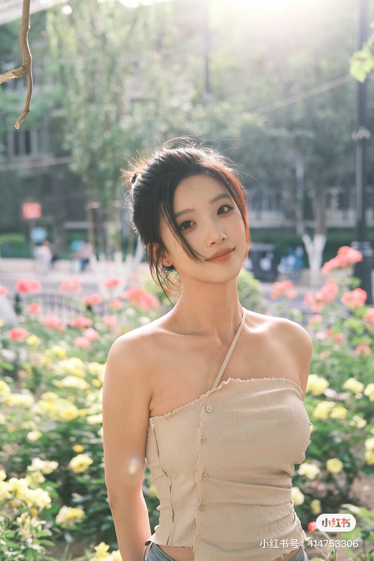 收藏的一些拍照姿势（女生）（图ZMzc2NDAyMzg0） - 人像摄影 - 站酷设计师Z93222229原创素材 - 站酷ZCOOL