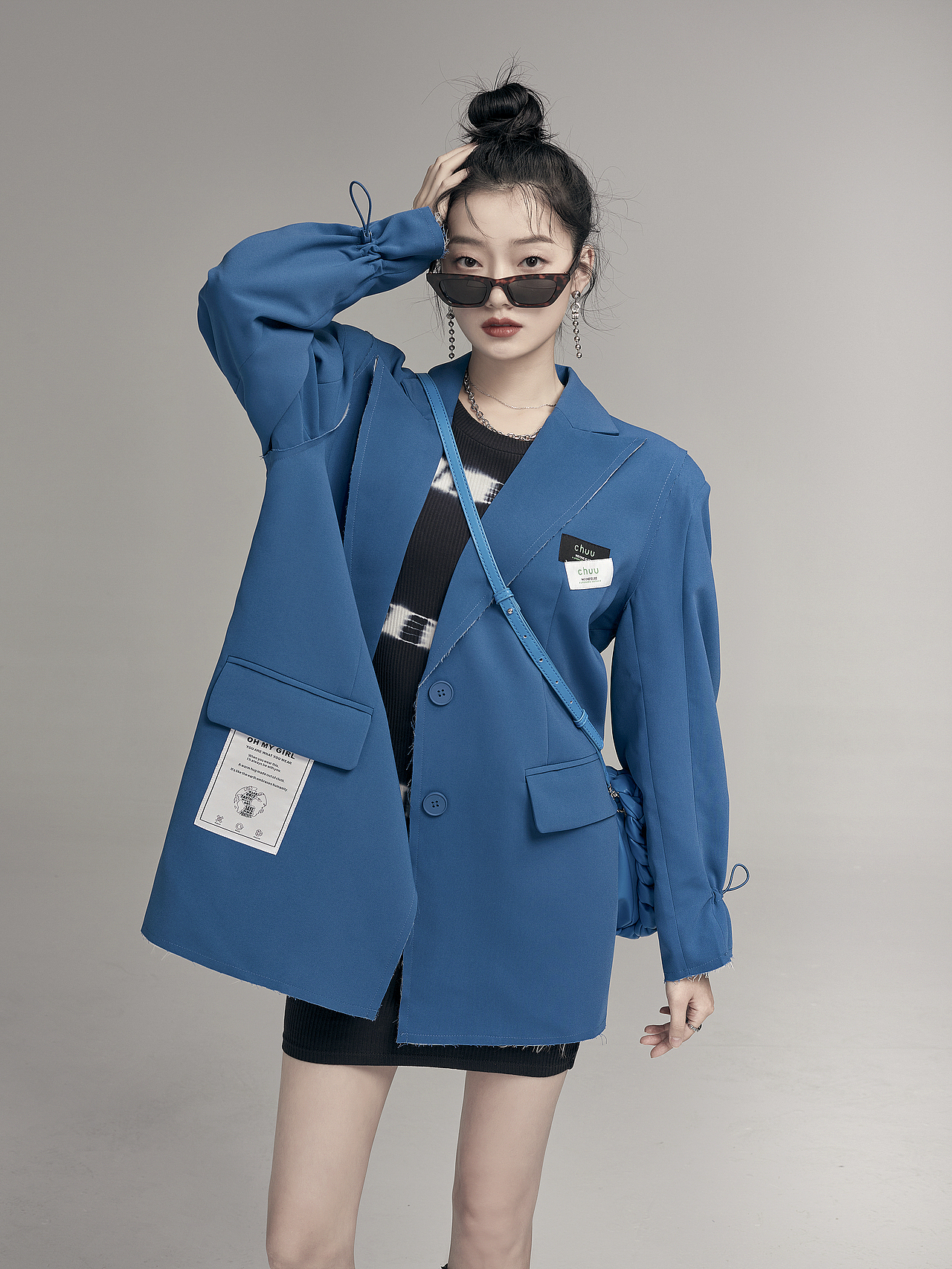 广州女装韩风冷清室内无影墙服装拍摄潮流女装棚拍