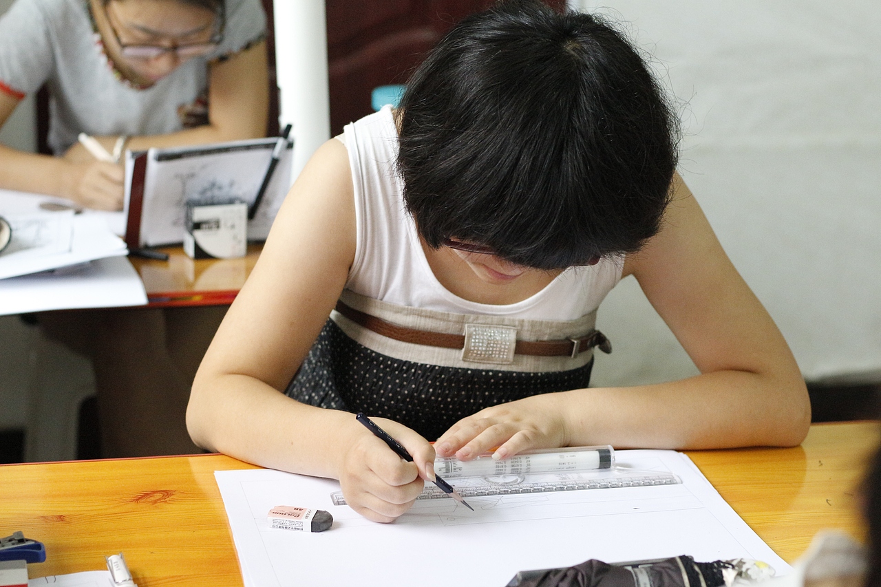 晋绘手绘暑假班学生照片（图ZNjYxMzQ5MTI=） - 人像摄影 - 站酷设计师晋绘手绘原创素材 - 站酷ZCOOL