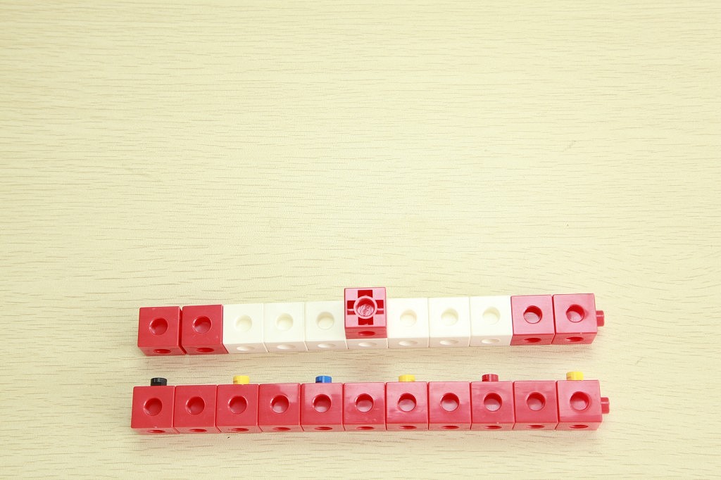 一款简单的玩具组装定格动画制作。