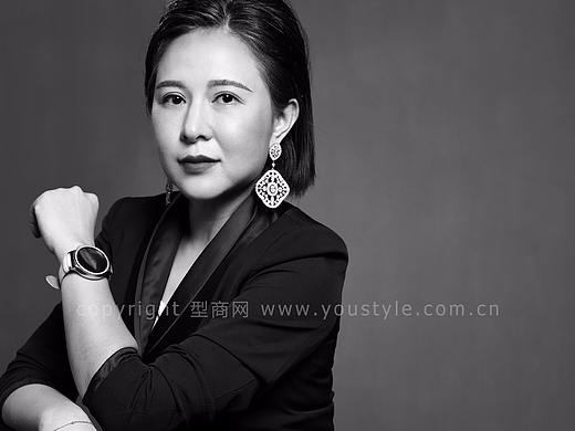 高端时尚、有气场的金融女企业家形象照