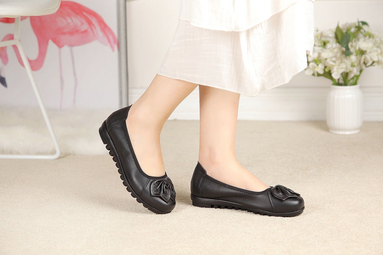 广州鞋子摄影 复古女鞋拍摄 休闲单鞋拍照 脚模网拍（图ZMjIwOTA2MDcy） - 产品摄影 - 站酷设计师广州集映视觉摄影原创素材 - 站酷ZCOOL