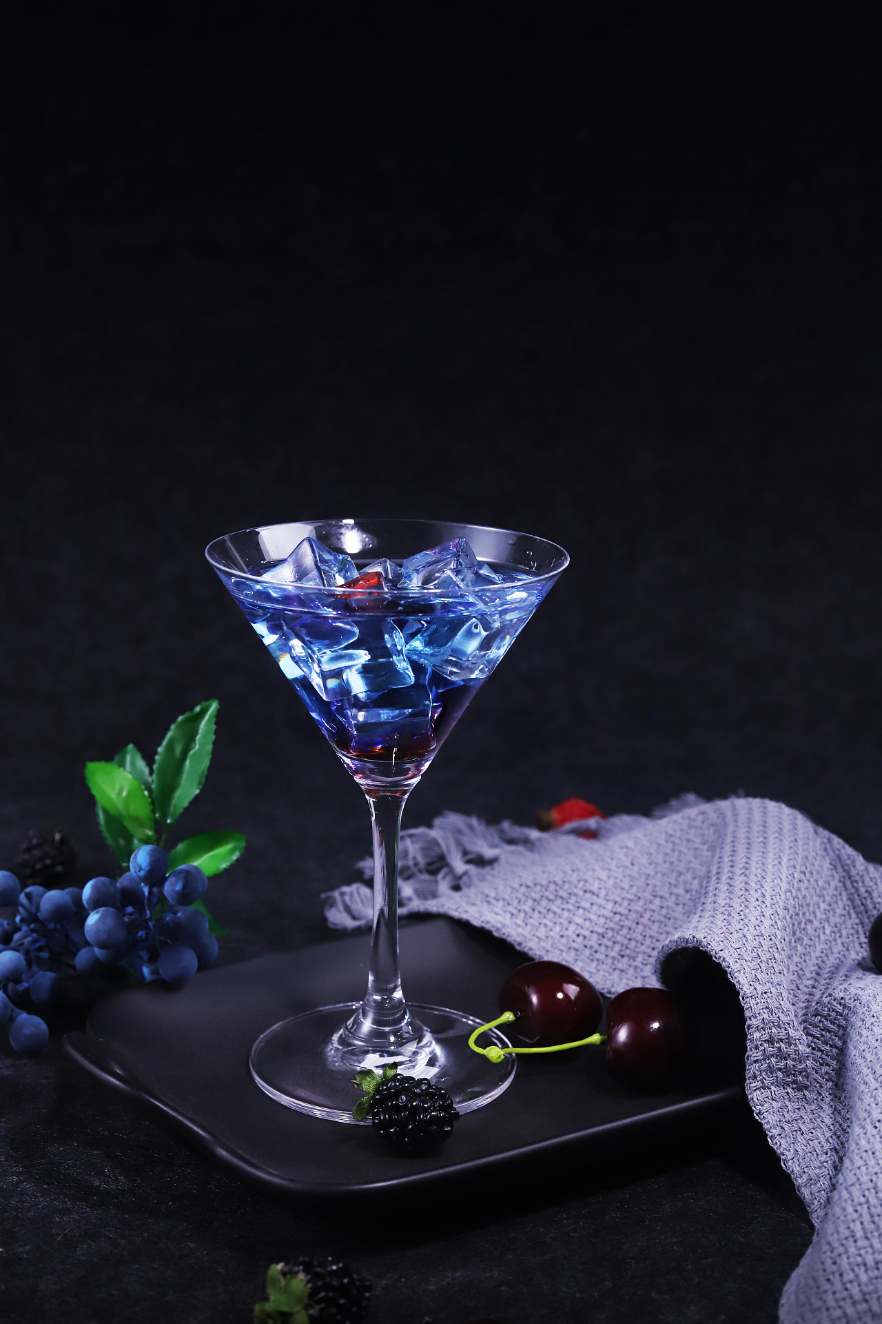 蓝色鸡尾酒curacao 库存图片. 图片 包括有 关闭, 甜甜, 成份, 石灰, 热带, 柠檬, 糖浆 - 19659069