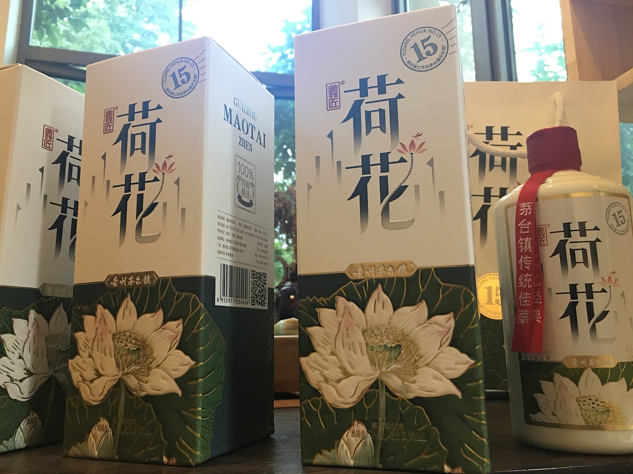 贵州茅台镇 義匠荷花酒包装设计_深圳河南魔法mofa1985（图ZMTYyNjk1NTE2） - 包装 - 站酷设计师真功夫酒包装设计原创素材 - 站酷ZCOOL