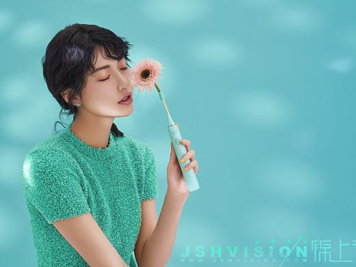 是夏日清凉的感觉  |  素士薄荷绿新品牙刷海报拍摄