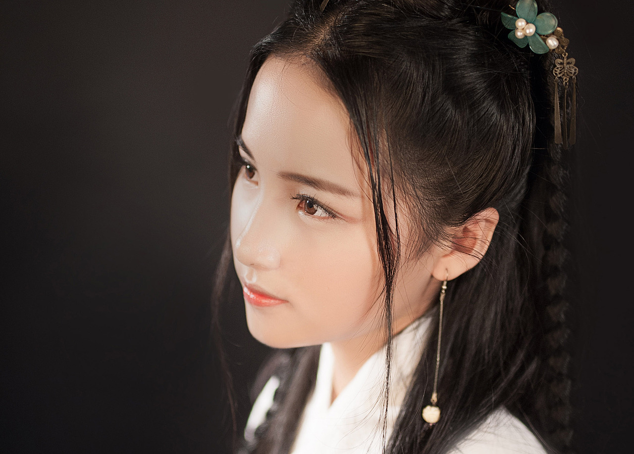 黑暗中的萌妹子