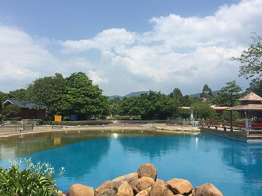 度假村海報(bào)（個(gè)人主頁-ZMzM5MjM0NTY=） - 海報(bào) - 站酷設(shè)計(jì)師設(shè)計(jì)小圓原創(chuàng)素材 - 站酷ZCOOL