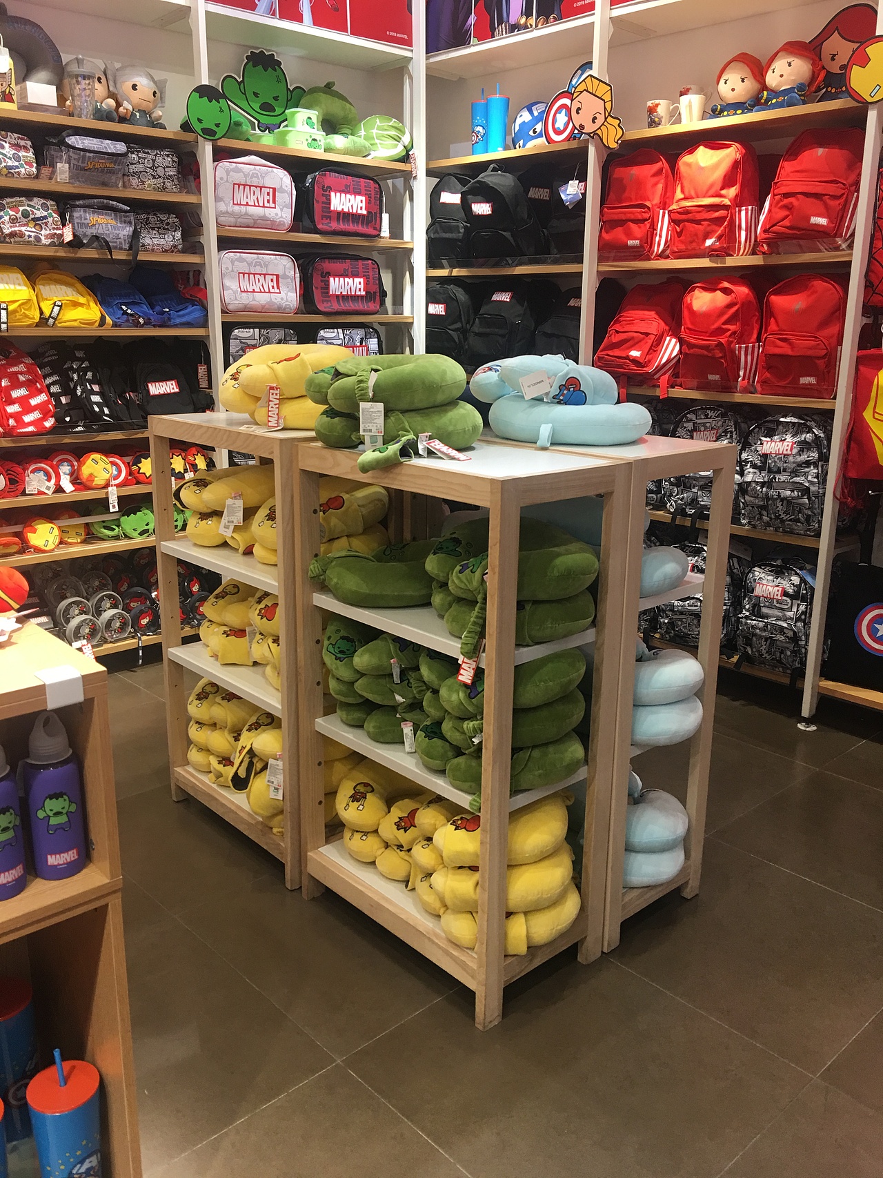 名创精品店饰品店展示架货架商品陈列的七大技巧