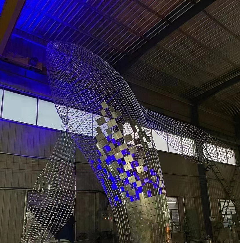 上海-不锈钢镜面镂空大鲸鱼制作过程展示（图ZMzQ2MjY4NjQ0） - 雕塑 - 站酷设计师德森雕塑标识景观原创素材 - 站酷ZCOOL