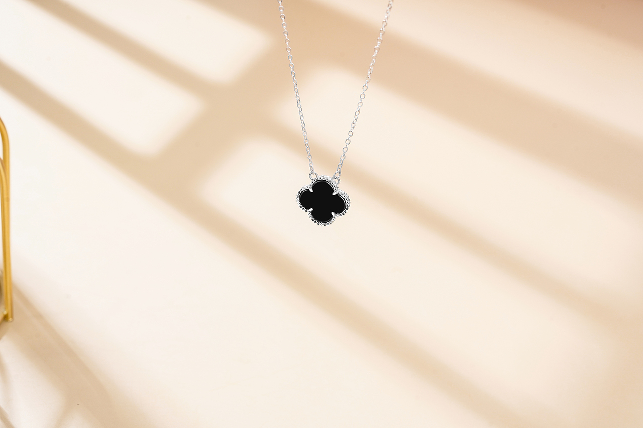 2020年流行元素之 四葉草項(xiàng)鏈 修圖（圖ZMjExNjgzOTky） - 電商 - 站酷設(shè)計(jì)師船長(zhǎng)大人的迷妹原創(chuàng)素材 - 站酷ZCOOL