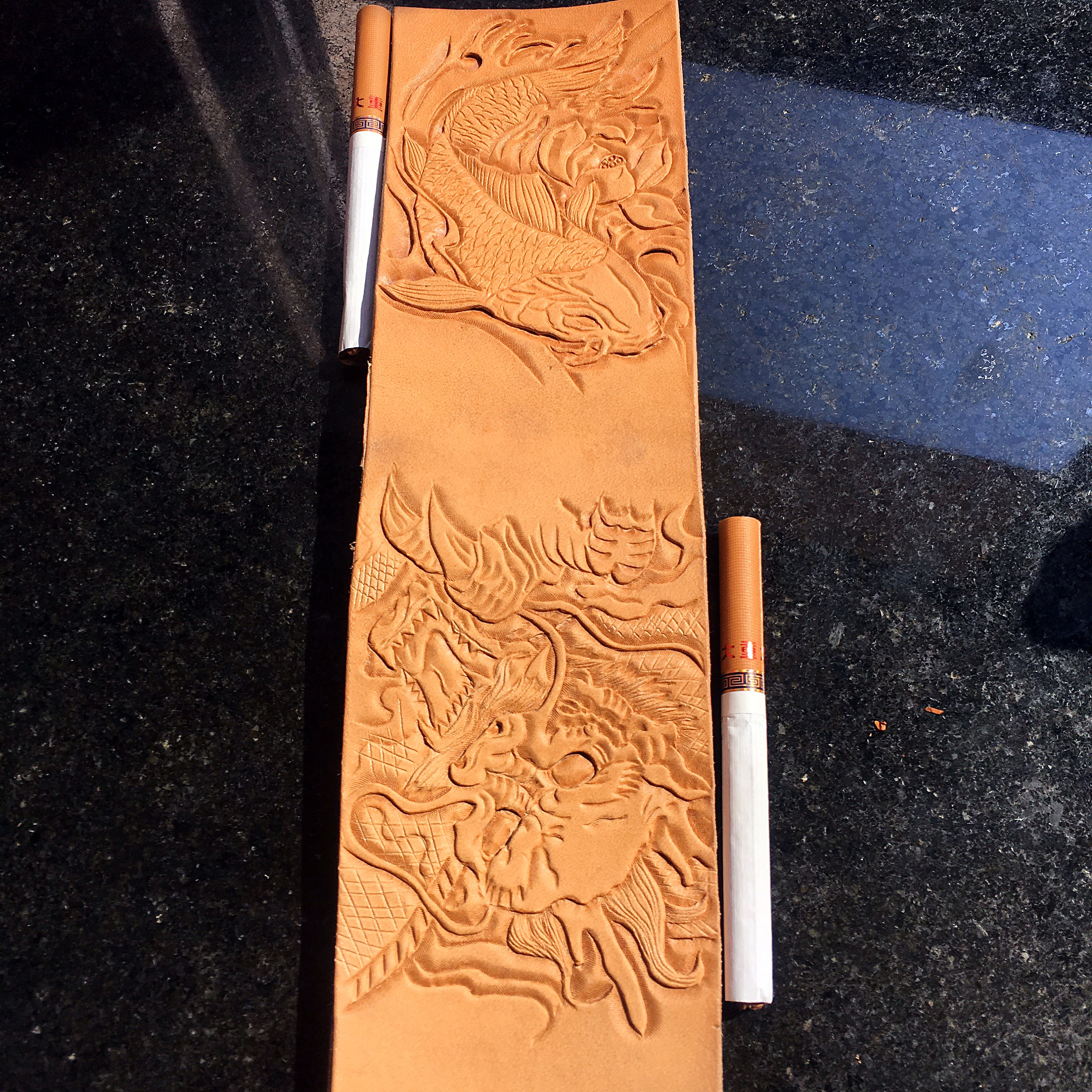 鑫渔皮艺原创纯手工皮雕作品鱼化龙纯皮烟盒