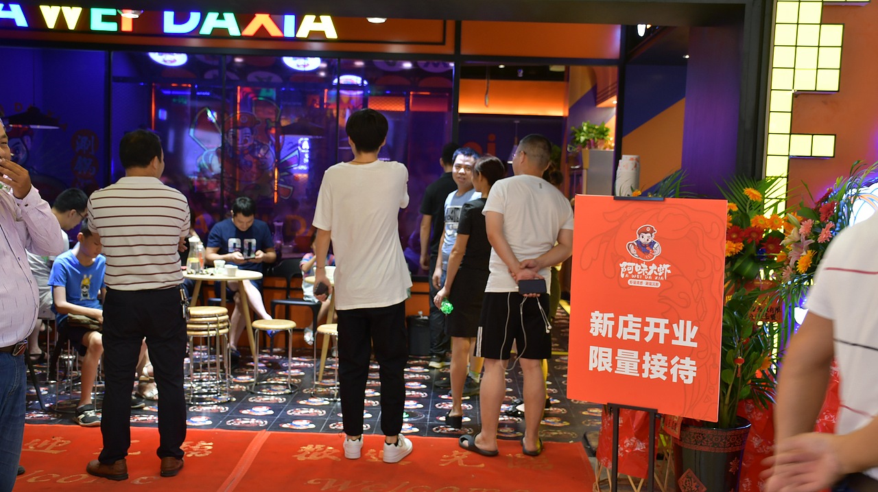 阿味大虾火锅连锁餐饮旗舰店实景拍摄 - 连锁加盟品牌（图ZMTcyNDkwMDc2） - 人像摄影 - 站酷设计师英皇视觉原创素材 - 站酷ZCOOL