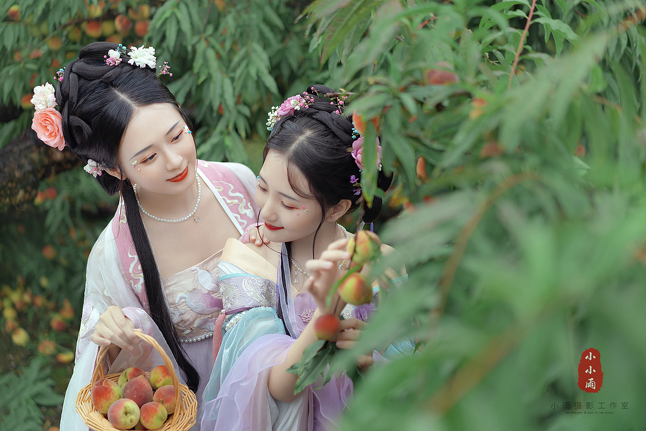 七月桃园汉服（图ZMjY0NzgzMzg4） - 人像摄影 - 站酷设计师阿波摄影原创素材 - 站酷ZCOOL