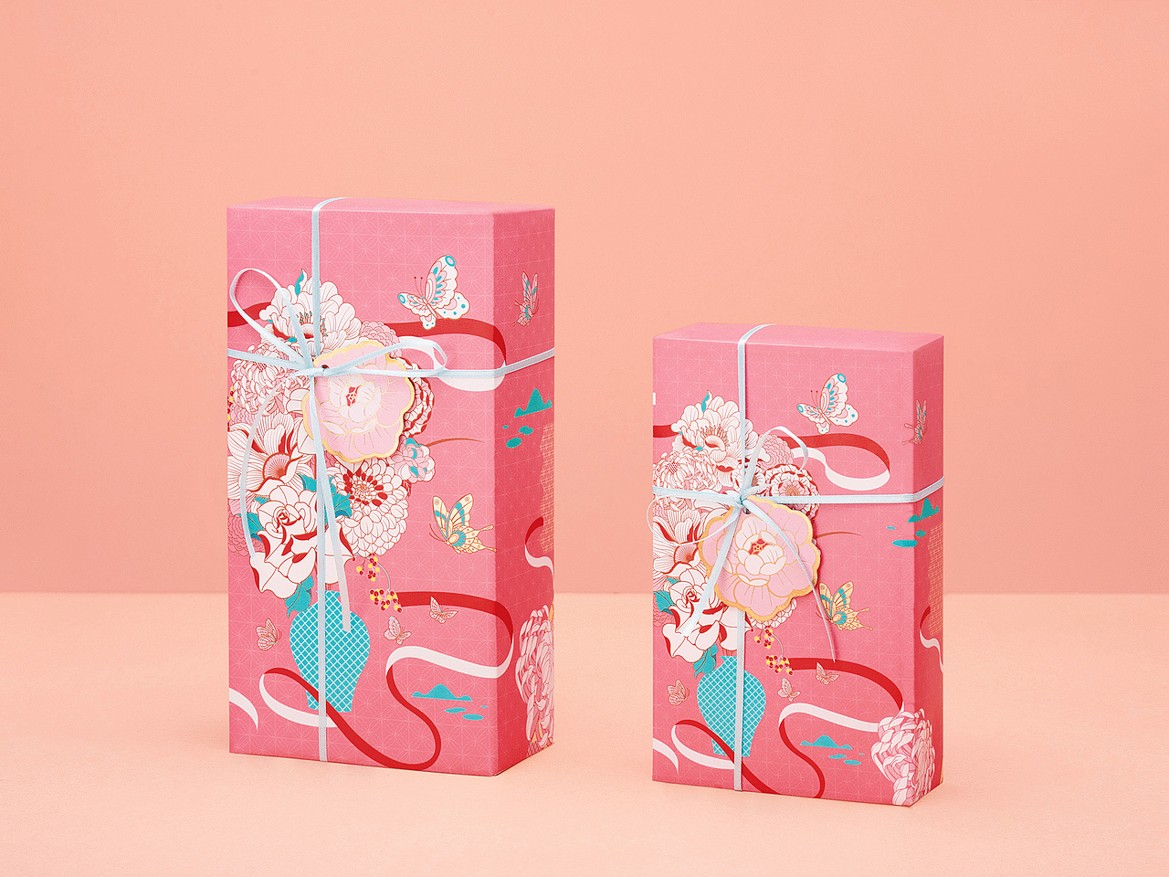 手残星人的完美礼物
—<br>时光和心意都很美好，<br>代表心意的礼物更值得我们妥帖善待。<br><br>2022《传家日历》礼物装，<br>以“全成品”的方式呈现，<br>你只管挑选，礼物我们已经帮你包好了，<br>相信收到这份礼物的人，<br>亦能感受到你的欢喜和真诚。