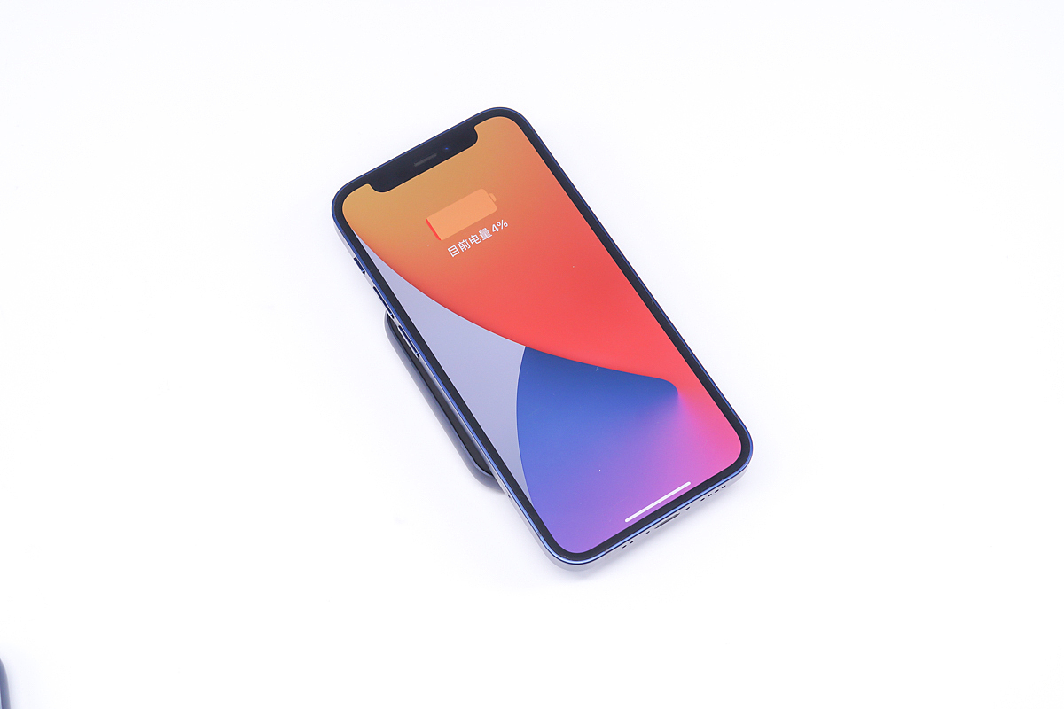 MOMAX MagSafe 磁吸无线充电宝3500mAh 评测