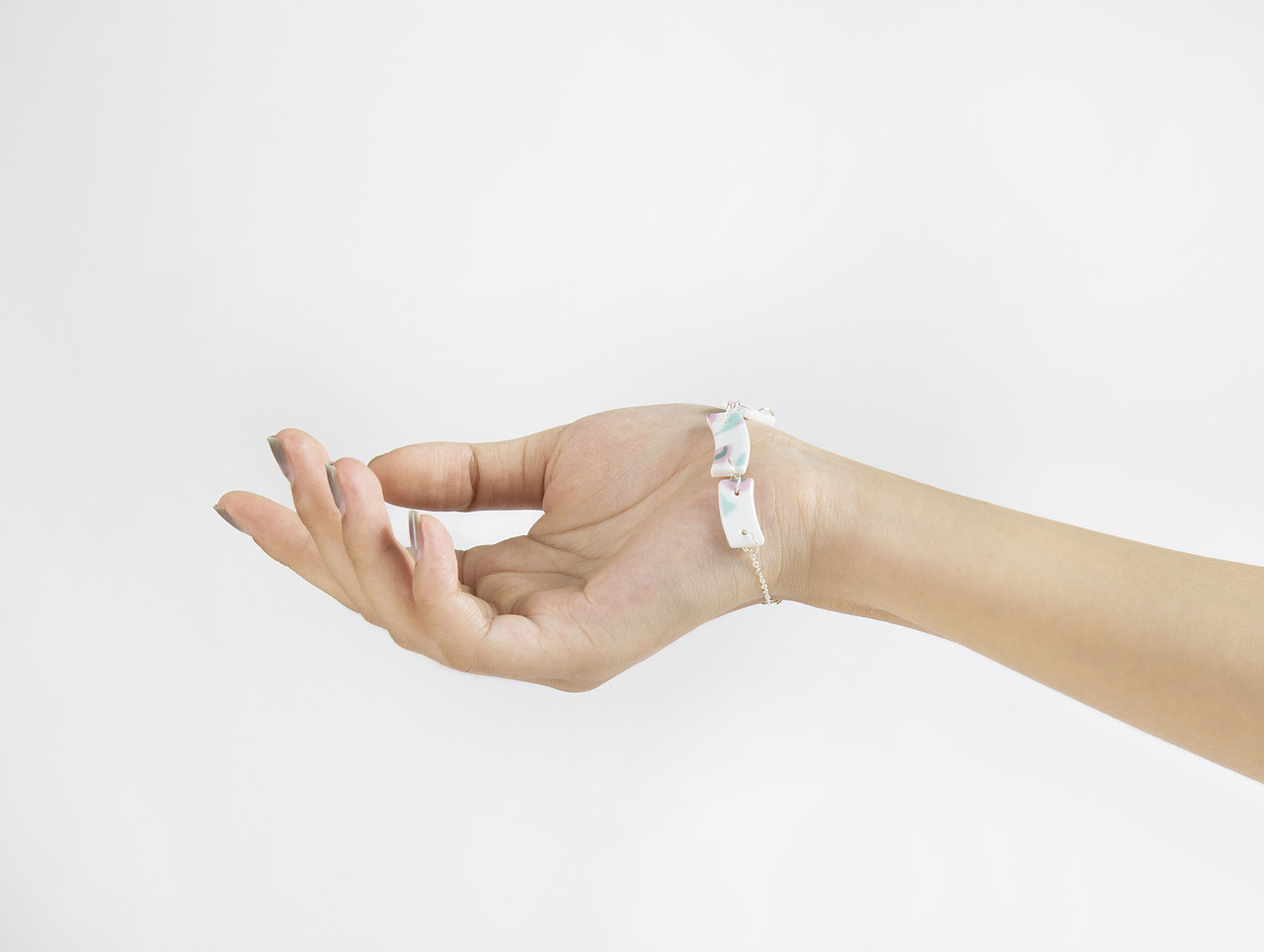 “月出”原创女性饰品品牌及产品设计