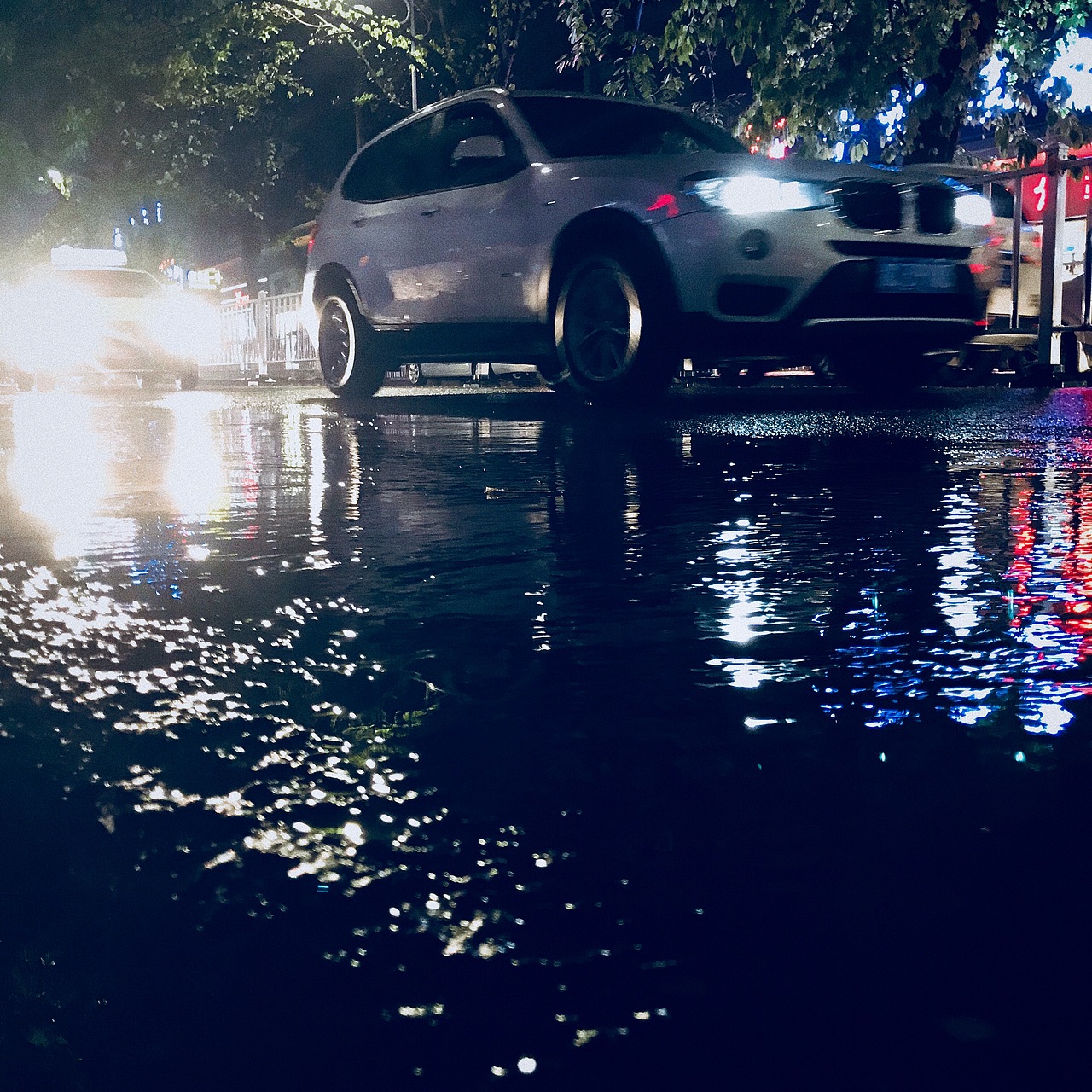 雨中夜（图ZMTEzNzUzMjE2） - 人文/纪实摄影 - 站酷设计师吴翘翘原创素材 - 站酷ZCOOL