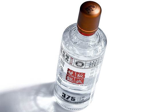 板城烧锅 年轻人的光瓶酒包装设计