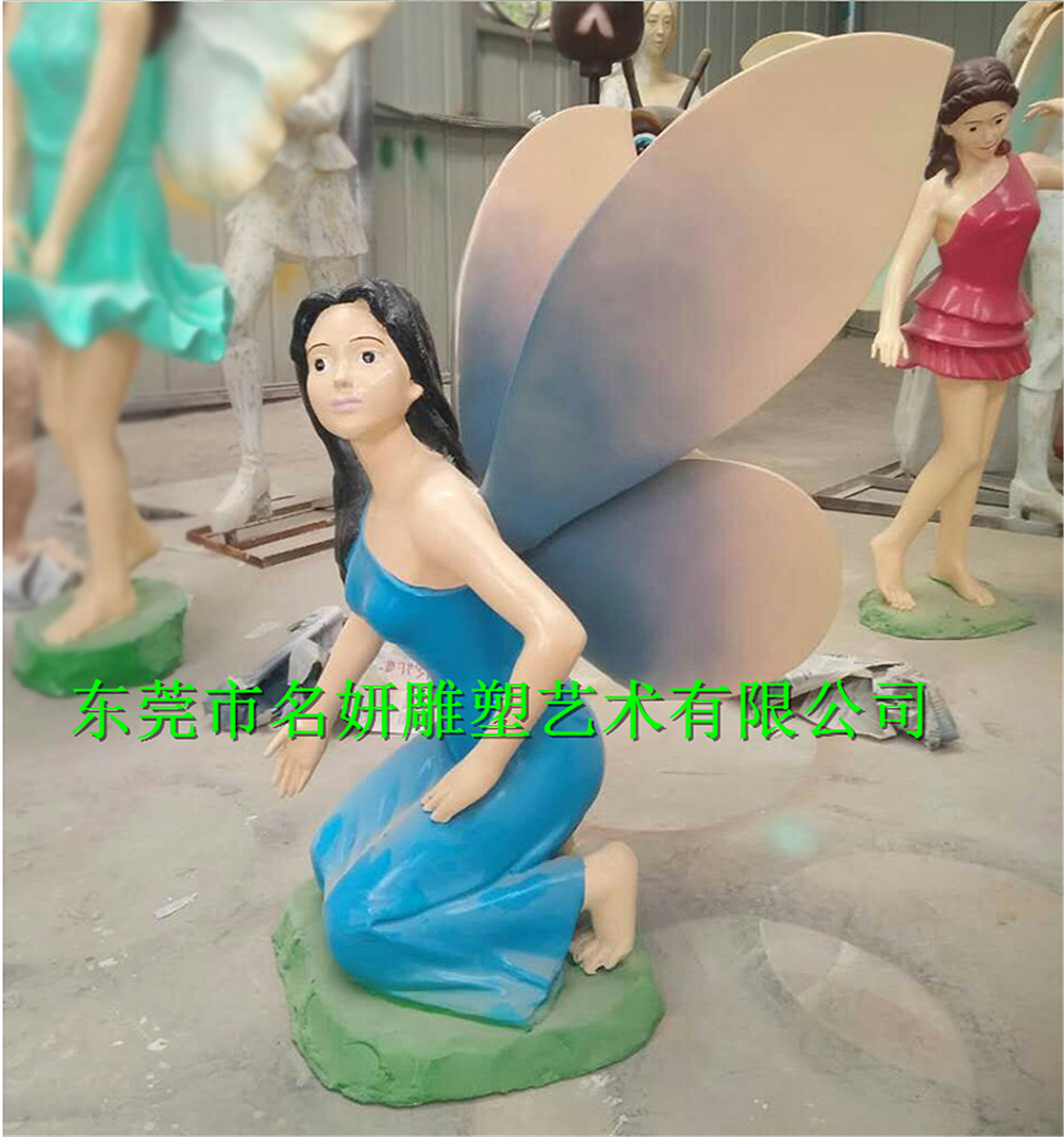 “昆虫王国的西施”玻璃钢蝴蝶仙子造型雕塑引人注目