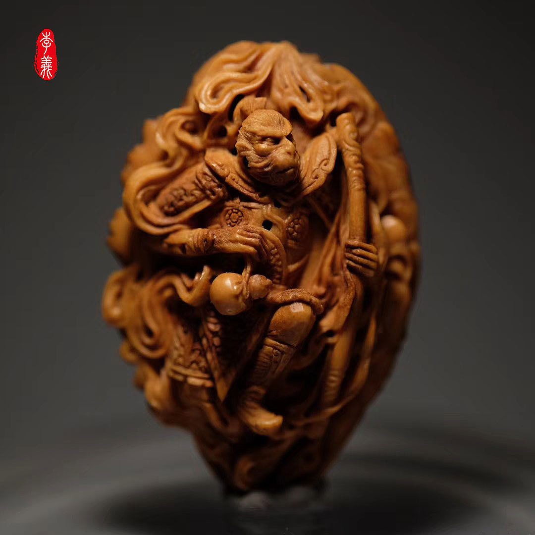 李义核雕作品——大圣盗丹