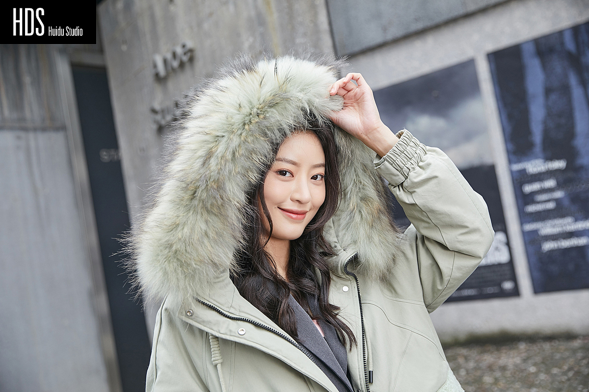 女装秋冬装模特外景拍摄