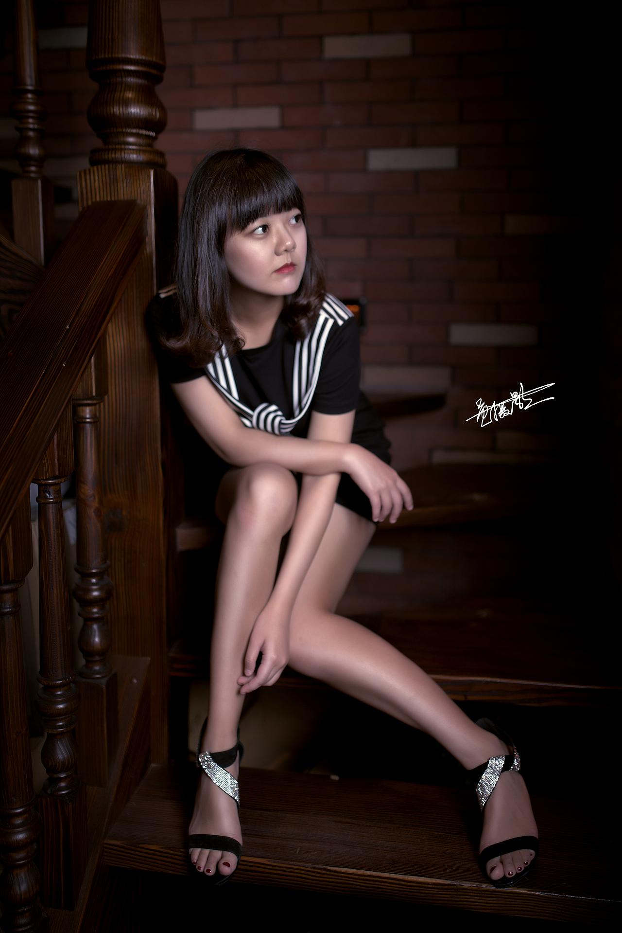 酒窖女孩儿（图ZNTQ1MzQyOTY=） - 人像摄影 - 站酷设计师木子鱼摄影原创素材 - 站酷ZCOOL