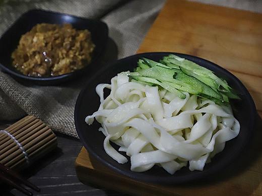 炸酱面（个人主页-ZNDQ0MjEyNzY=） - 产品摄影 - 站酷设计师视觉LI原创素材 - 站酷ZCOOL