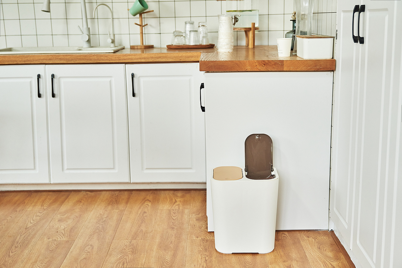 小型分类垃圾桶（图ZMTcwMTAzNTE2） - 产品摄影 - 站酷设计师摄影师金葳原创素材 - 站酷ZCOOL