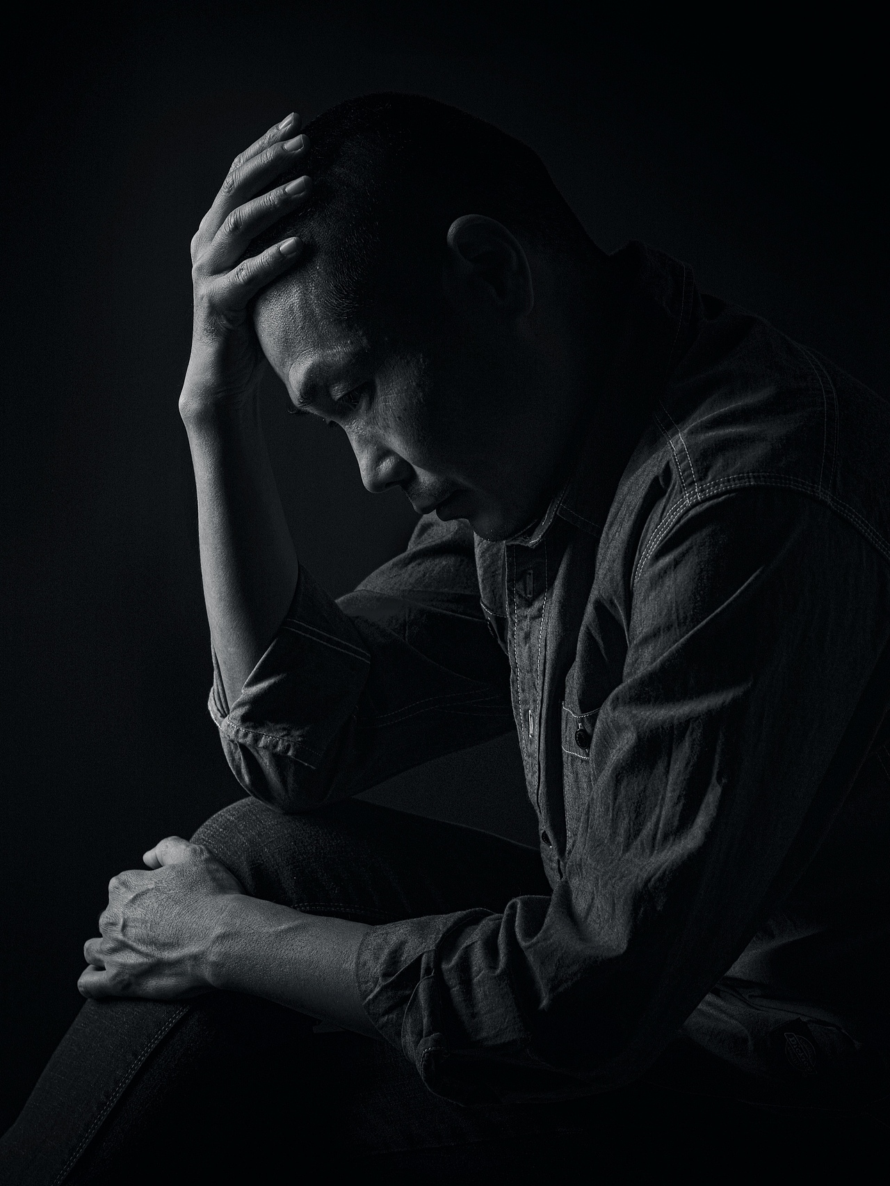 男士情绪黑白肖像