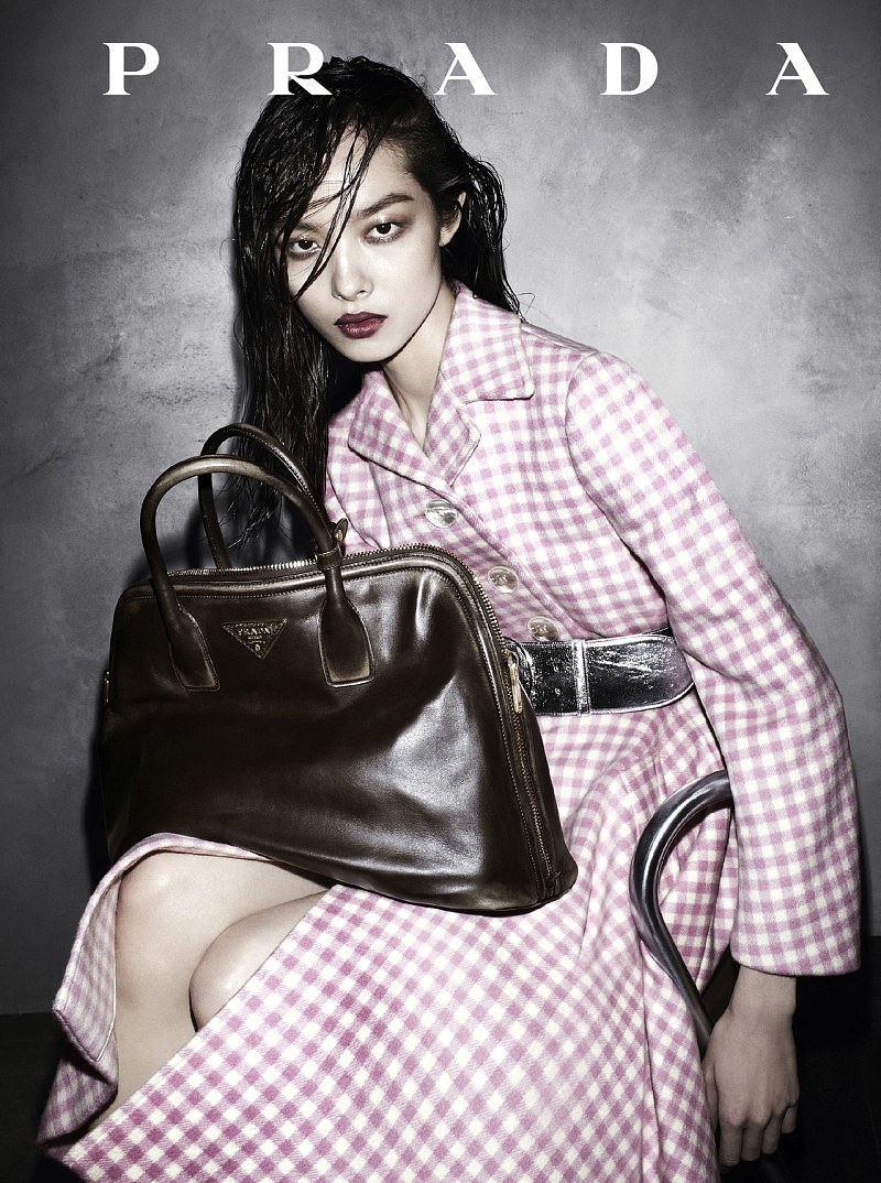 Prada 2013年秋冬橱窗（图ZMTIyMDMxMTY=） - 展陈设计 - 站酷设计师Jenny_T原创素材 - 站酷ZCOOL