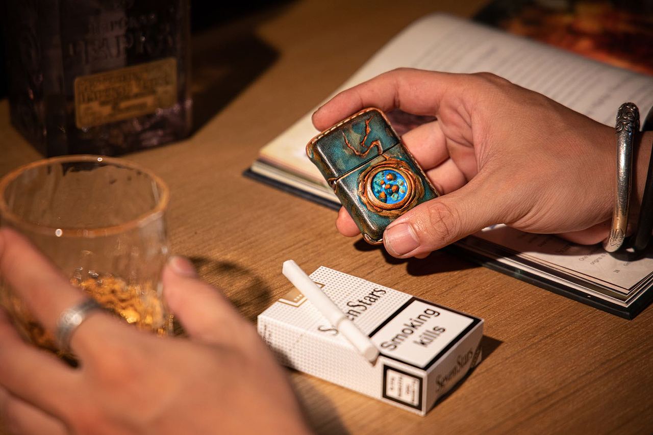 #吾熊皮具工作室😍 摄像机下工艺的细节太棒了😁（图ZMjY3OTM5MjY0） - 工艺品设计 - 站酷设计师麦小坤皮艺工作室原创素材 - 站酷ZCOOL