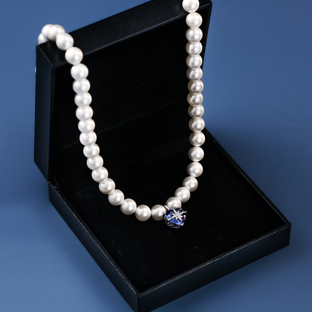 一组珍珠项链纯色背景场景组图拍摄（图ZMjY0ODQ1NzA4） - 产品摄影 - 站酷设计师摄影师吴飘原创素材 - 站酷ZCOOL